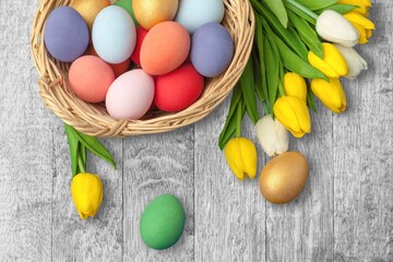 Obraz na płótnie Canvas Painted colored Easter eggs, spring background