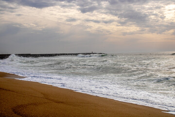 Fototapeta na wymiar beach in the morning blue waves