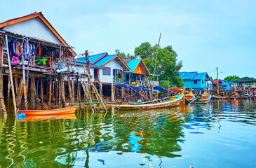 Fototapeta na wymiar The small fishing village on Phang Nga Bay, Thailand