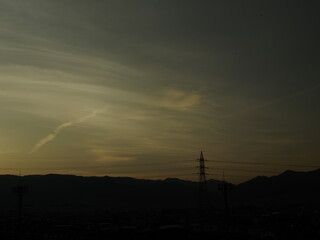 朝焼けの空に流れる雲