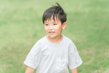 公園で遊ぶ子供・男の子
