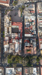 Vista aérea cenital de la Plaza de San Franciso y Aranzazú en el Centro Histórico de San Luis...