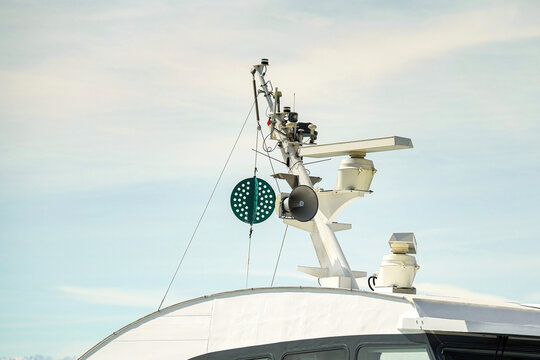 Radio navigation communication system on a ship. Radio Antennas and communication location on ships.
