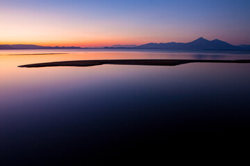 夕暮れに染まる猪苗代湖