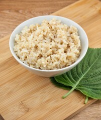 아시아 음식 현미밥과 깻잎