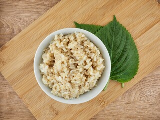 아시아 음식 현미밥과 깻잎