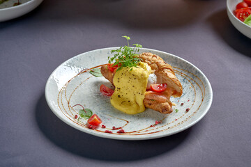 Croissant with poached egg and hollandaise sauce