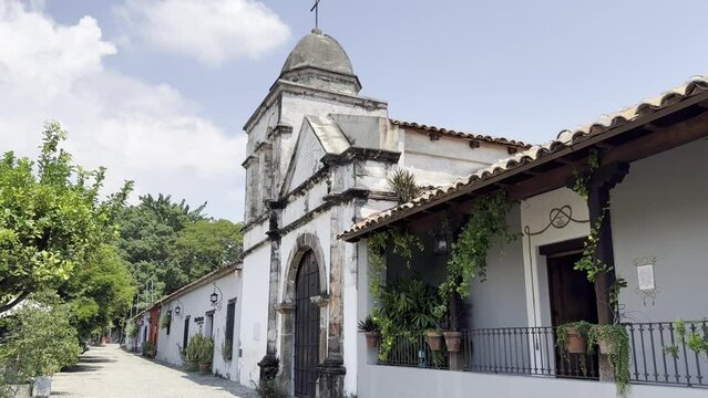 iglesia antigua en hacienda nogueras, en comala colima, mexico