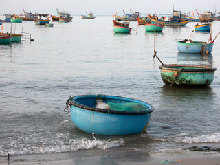 Obraz premium Circular fishing boat at Mui Ne beach, Vietnam