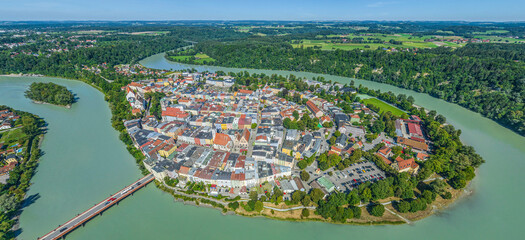 Wasserburg am Inn im Chiemgau im Luftbild, Blick zur Halbinsel mit der sehenswerten Altstadt