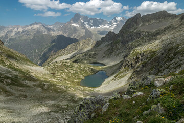 Lacs de Sebeyras en été , vue sur l' Olan , massif des Ecrins , Hautes-Alpes , France