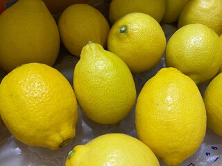 노랗고 예쁜 신선한 레몬