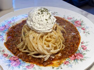 크림이 올라간 맛있는 라구파스타