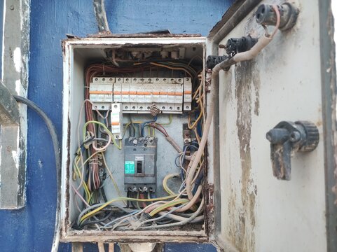 mcb sirkuit listrik merk schneider. Bontang, kalimantan timur, Indonesia. 03 Januari 2024	
