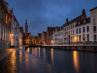 Fototapeta premium Blue hour by the canals of Bruges