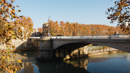 Fototapeta na wymiar Garibaldi bridge on a Sunny day in Rome, italy 