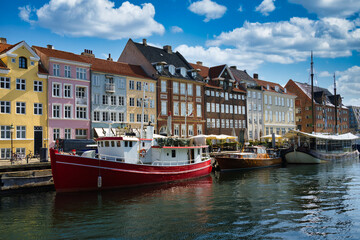 Fototapeta na wymiar Famous old Nyhavn harbor with colorful houses in the center of Copenhagen, Denmark.