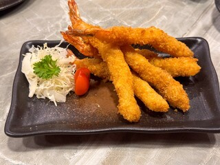crispy prawn in ceramic plate