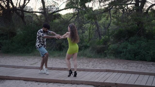 Choreography of outdoors bachata dancers doing turns