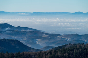 Blick über Nordschwarzwald und Vogesen im Winter