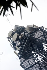 Struttura metallica di supporto per antenne radio