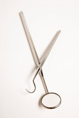 utênsilio de dentista, ferramenta dentista, espelho e pinça. metal inox, pinça Merian,...