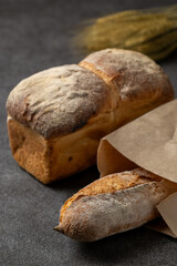 フランスパンと山型食パン