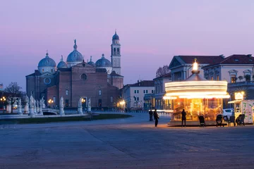 Fotobehang Veduta serale della basilica di Santa Giustina di Padova e della antica giostra in movimento © codrin