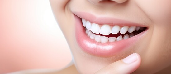 Obraz premium Pediatric dentist examines teeth of child girl for treatment of toothache Pain in teeth in children Consultation with pediatric dentist in dentistry. Creative Banner. Copyspace image