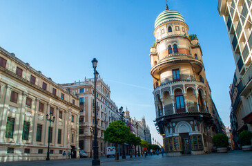 Naklejka premium a blue sky against the backdrop of the architecture of the center of Seville in Andalusia