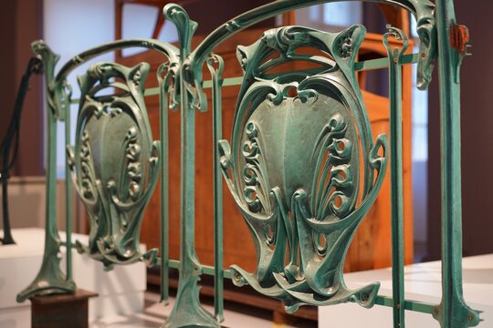 Zwei Gitter f&uuml;r die Pariser Metro von Hector Guimard in der Ausstellung "Belled Choses" im Br&ouml;han-Museum in Berlin am 13.02.2024