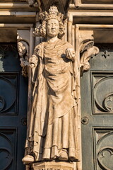 magdeburg, deutschland - statue von kaiser otto am dom - 735221975