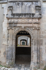 Ancienne porte de l'hôtel de Brémond d'Ars à Cognac, Charente-Maritime