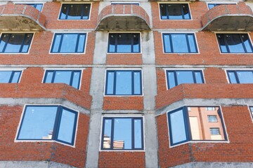 Obraz premium the construction site of an apartment building in the summer from a height