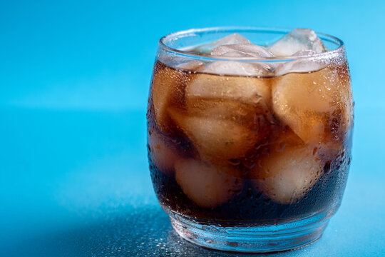 drink, soda, ice, liquid, glass, cool, refreshing, refreshment, bubble, cold, photography, color image, beverage, wet, bar, cocktail