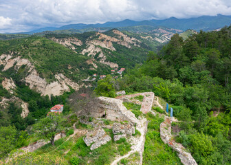 Fototapeta na wymiar Ruins of the Despot Slav fortress near the town of Melnik, Bulgaria