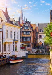 Foto op Aluminium Bruges, Belgium. Ancient medieval architecture of brugges. Old stone and wooden houses above water channels in Brugge. Historic town, famous european landmark. © Yasonya