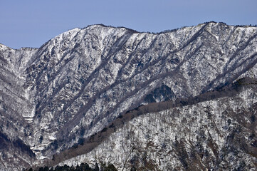 厳冬の丹沢山地　鍋割山稜より雪稜の日本百名山　丹沢山を望む
