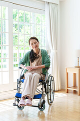 Fototapeta na wymiar 車椅子に乗った中高年の女性のポートレート