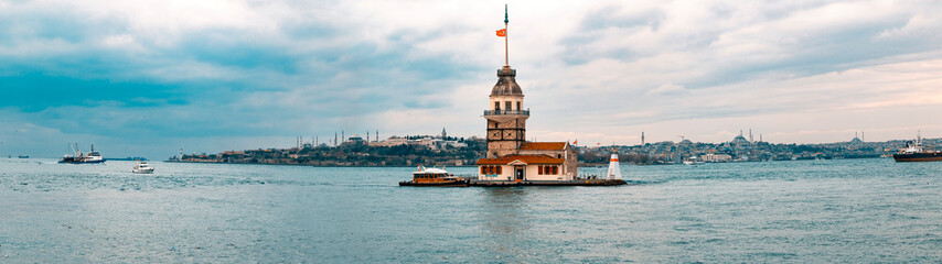 Obraz premium Maiden's Tower in Istanbul, panoramic view. Wide angle. A sunny summer day in Istanbul. Bosphorus Panorama, Turkey.