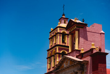 Fototapeta na wymiar Beautiful Details of Parish church of Santa María de la Asunción in Tequisquiapan Mexican town