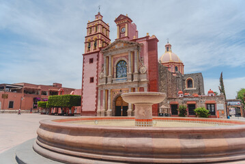 The town of Tequisquiapan in southwestern Querétaro is a tourist town, which mostly caters to weekend visitors thsat come to see the parish church, walk the cobblestone streets filled with traditional