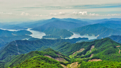 Fototapeta premium 대한민국 한국 양구 산 정상 풍경 호수 자연 경관 정상