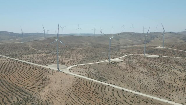 Parque Eolico de Aerogeneradores en Chile con Energia Sustentable en el desierto