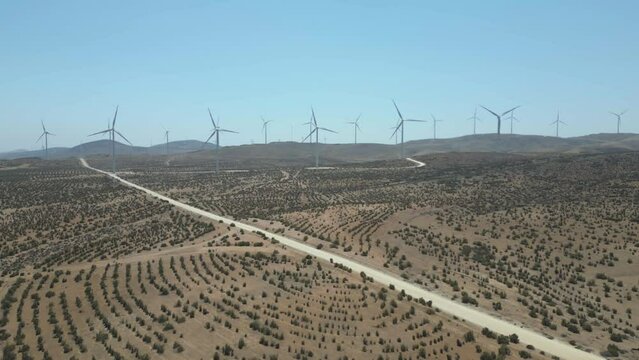 Parque Eolico de Aerogeneradores en Chile con Energia Sustentable en el desierto