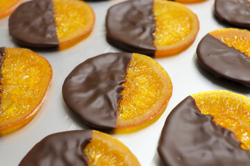 整列したチョコレートをかけたオレンジのスライス、ショコラオランジュ