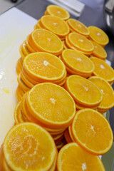 輪切りにして積み上げたネーブルオレンジのスライス