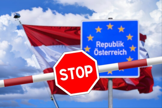 Stoppschild und Schranke an der Grenze zu &Ouml;sterreich