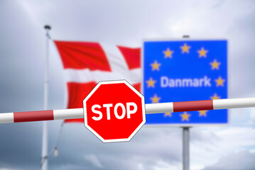 Stoppschild und Schranke an der Grenze zu Dänemark