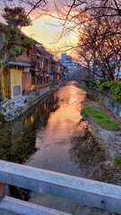 Fototapeta na wymiar 巽橋から眺める京都祇園の夕焼け空～冬の京都旅